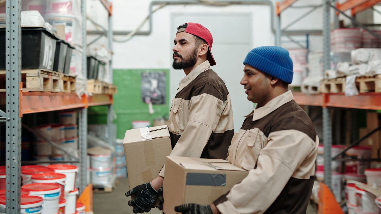 Insights consultants reviewing work together, from the Henley Morgan article The Shrinking IT Contract Market: What It Means for Businesses