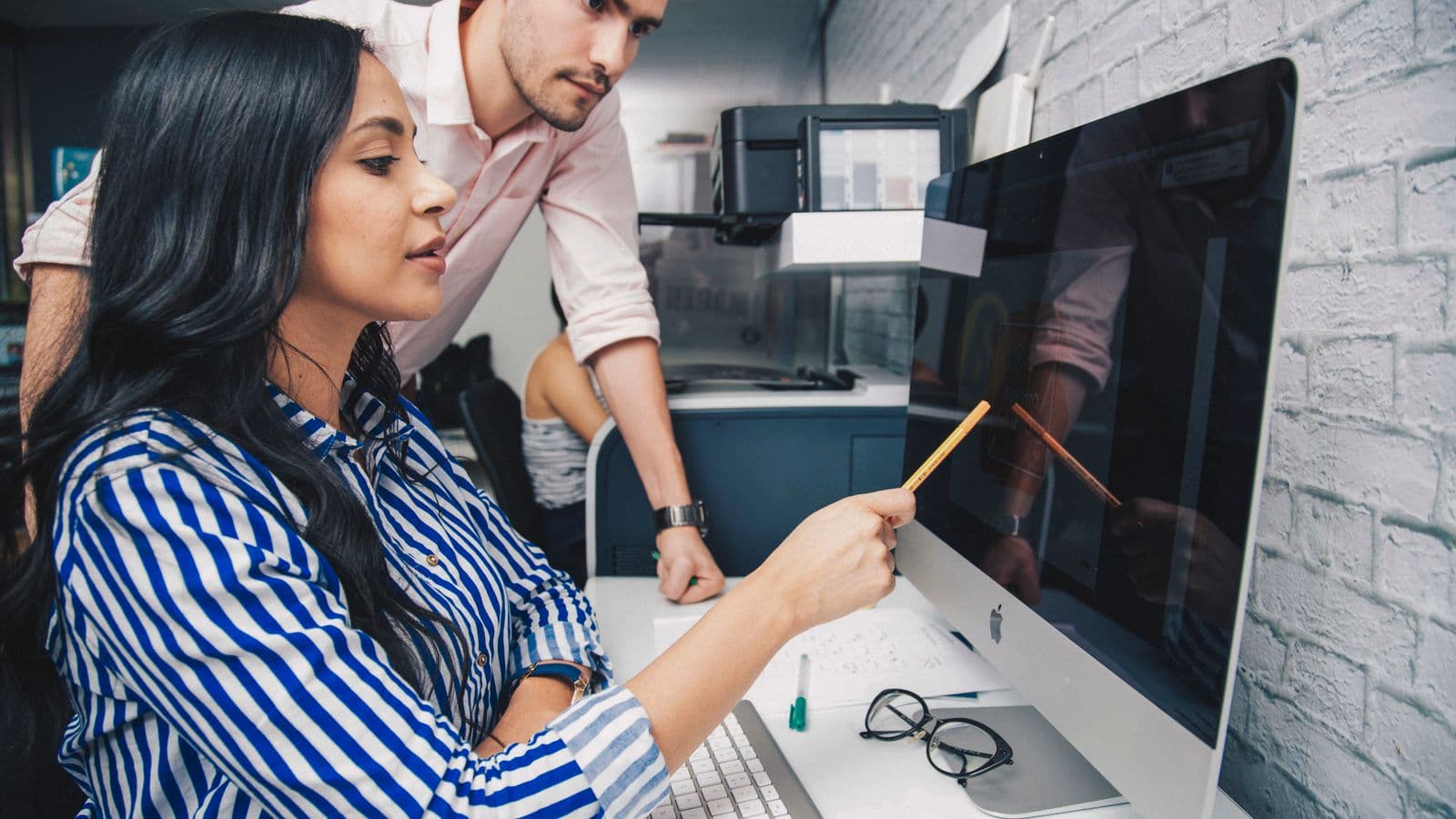 Insights professionals in a workplace meeting, illustrating The Shrinking IT Contract Market: What It Means for Businesses